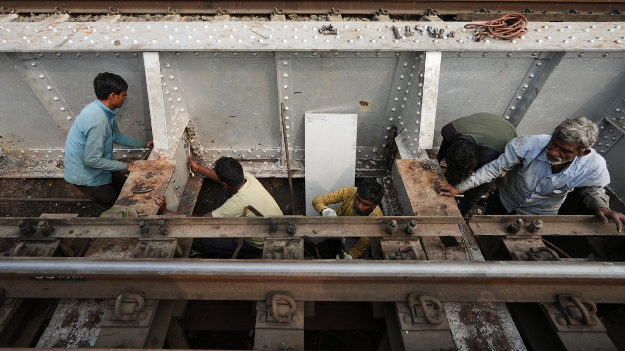 Russia pivots to India for workers amid labour crunch worsened by war – TVP World