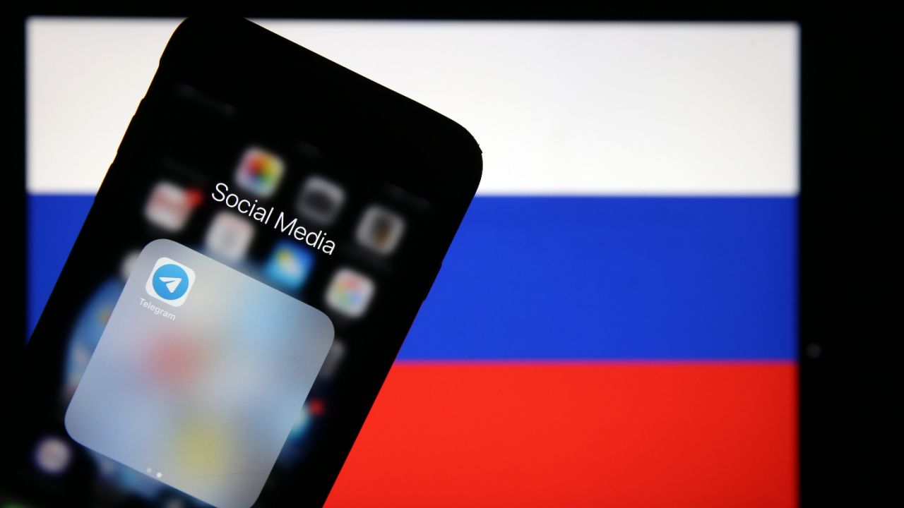 ‘It’s very bad’: Russians face messaging mess as regulator slaps limits on top social media app – TVP World