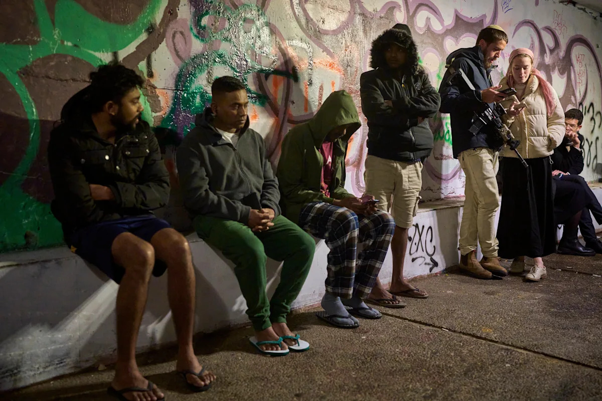 US deploys thousands more for the war as Iran threatens world tourism sites