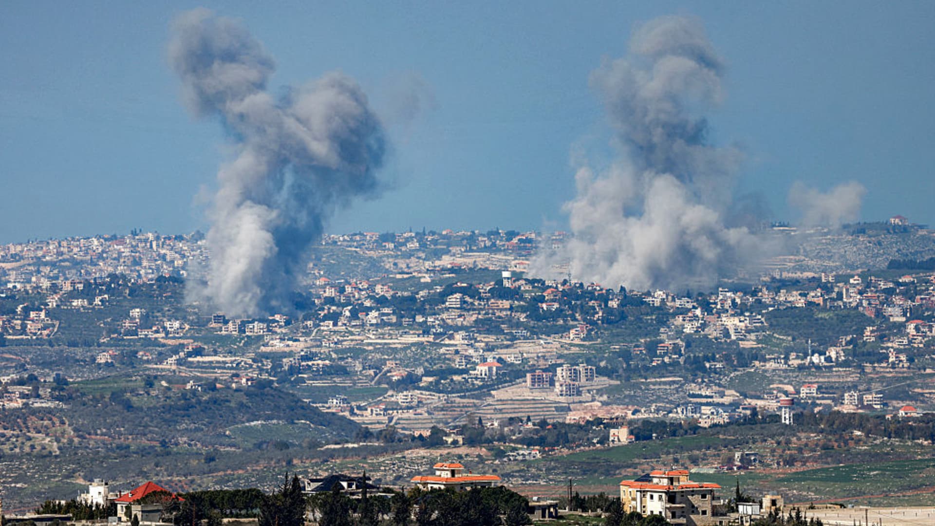 Israel bolsters forces in southern Lebanon