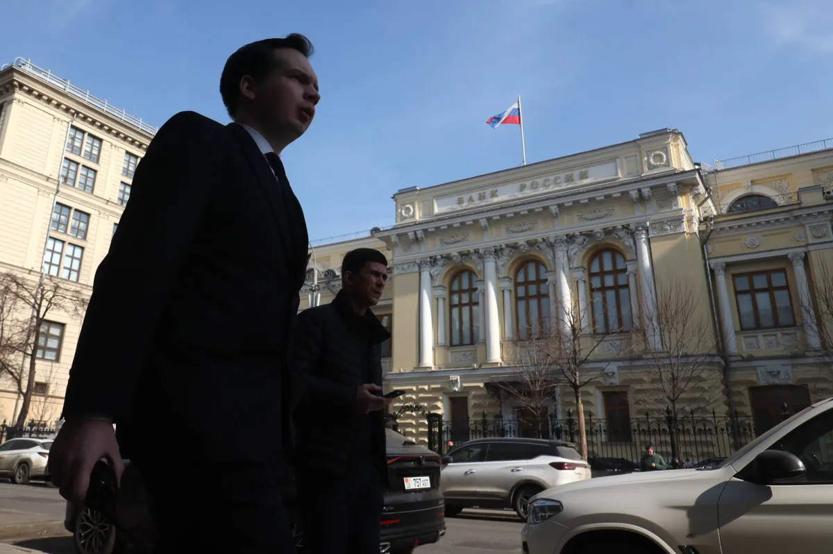 Russian Central Bank Cuts Key Interest Rate as Growth Slows