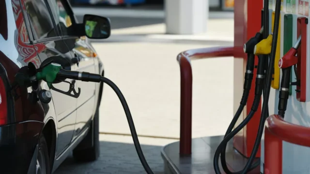 Gasoline prices rise in the United States amid conflict with Iran