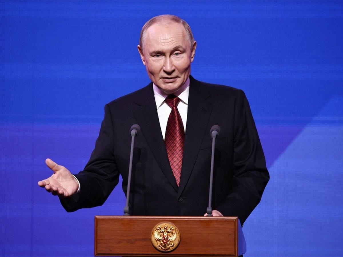 Kremlin Signals Mediation Role as US Operation in Iran Complicates Ukraine Talks