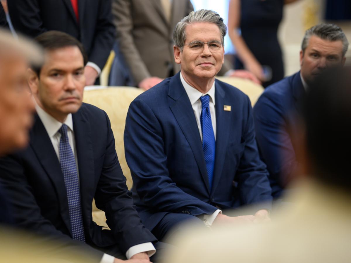 US Treasury Secretary Scott Bessent Speaks in Shaky Voice After Urgent White House Call