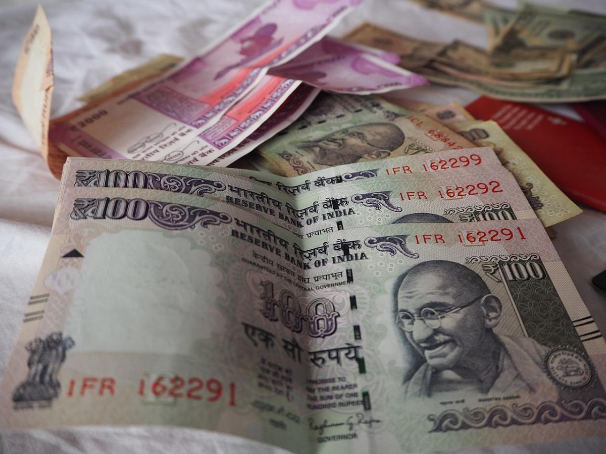 Rupee Falls to Record 92.37 per Dollar as Oil Crisis Shakes Markets