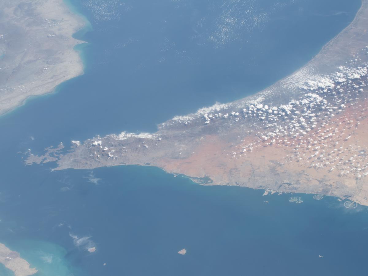 Trump Weighs Seizing Iranian Island to Reopen Hormuz Strait