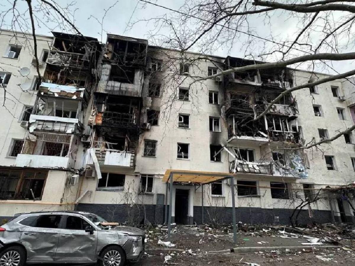 Deadly Explosion in Sevastopol Damages Multiple Apartment Blocks, Casualties Reported