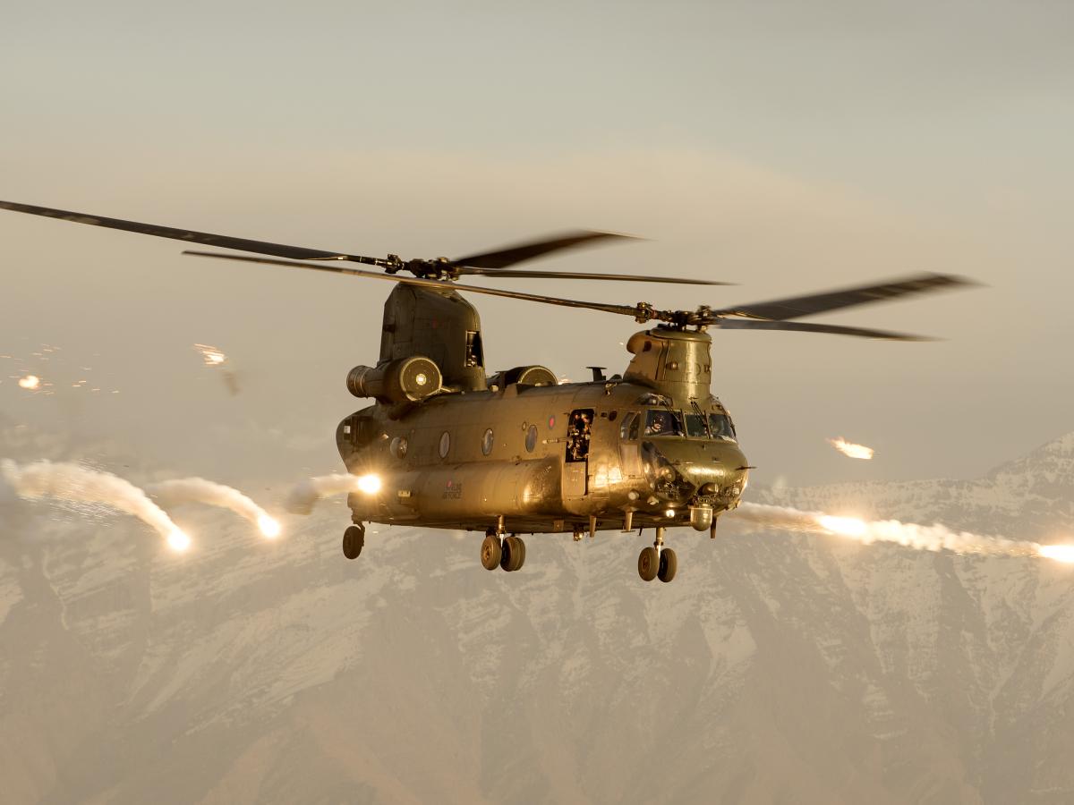 Canadian Army Humiliated in Arctic as Chinook Helicopter Freezes in Hangar