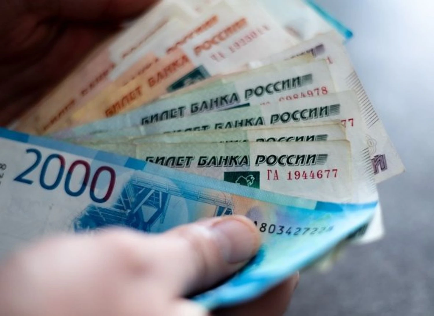 Russia’s economy has entered a nosedive and is showing a critical decline – intelligence