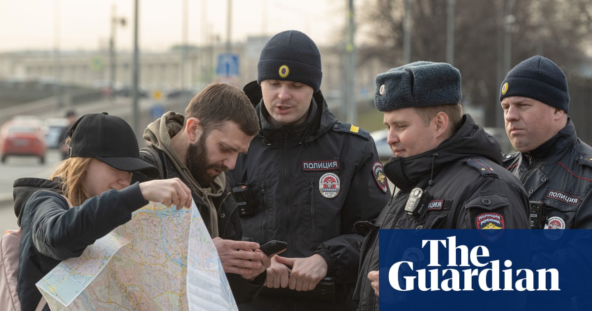 Russia slowly trying to splinter its internet from rest of world, analysts say | Russia