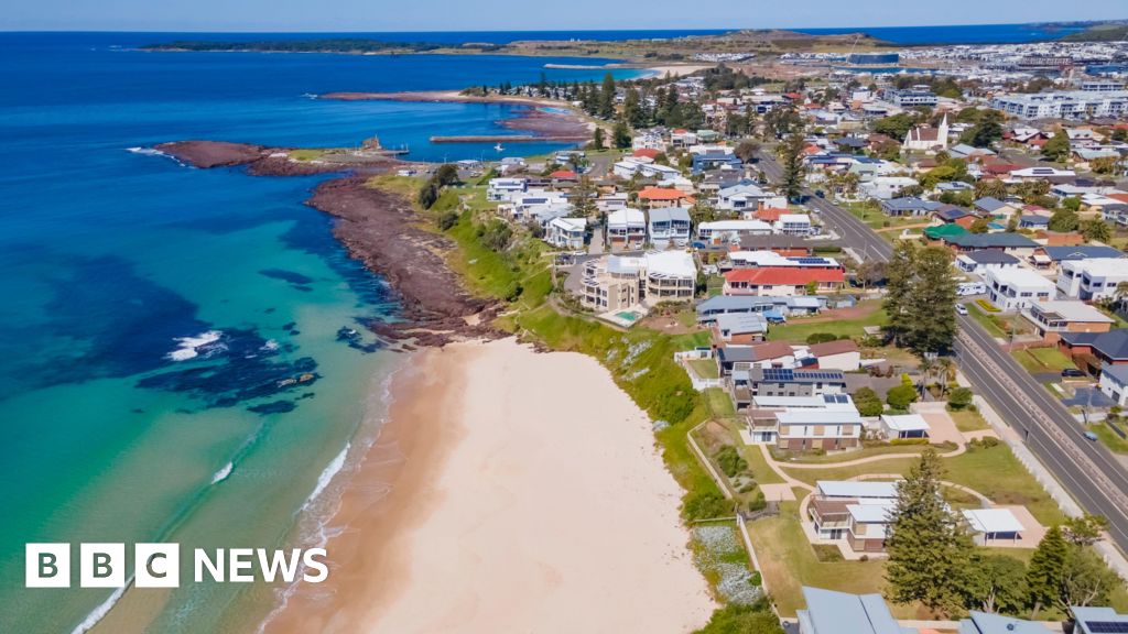 UK couple die after being pulled from water at Australian beach