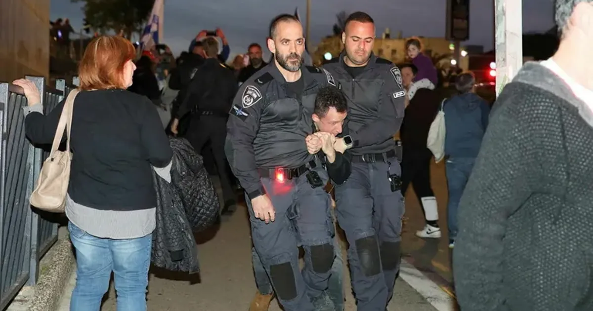 Israelis Rally Against Iran War; 22 Arrested During Violent Police Dispersals – Haaretz