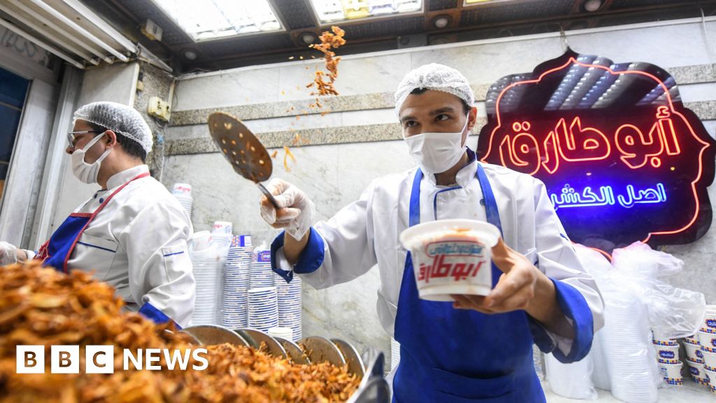 Shops and restaurants in Egypt told to close early as energy crisis deepens – BBC