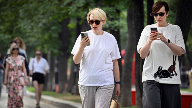 Russians’ Patience Tested By Online Troubles