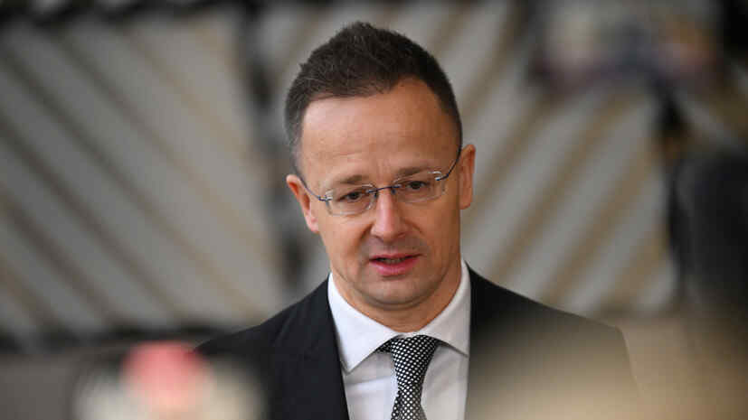 Kiev cannot come up with an explanation for the transportation of cash currency