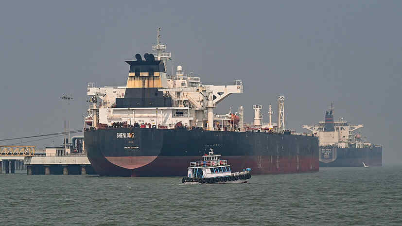 Iran, by blocking the Strait of Hormuz, took away the initiative from the United States in the conflict