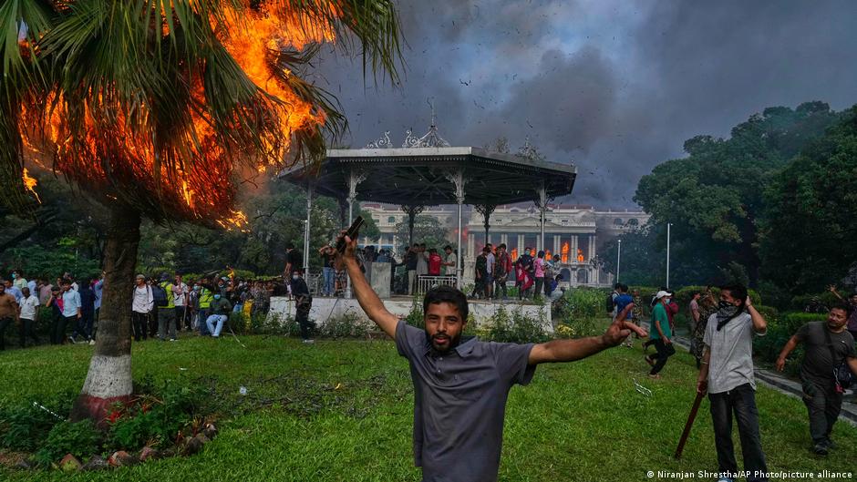 Ex-energy minister arrested in money laundering case