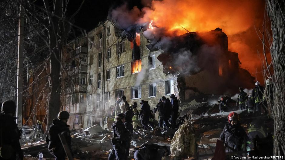 Deadly Russia strikes hit Kharkiv apartment block