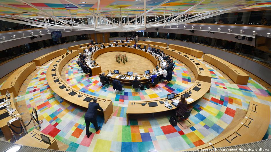 EU summit: Hungary holds Ukraine aid ransom over Druzhba oil