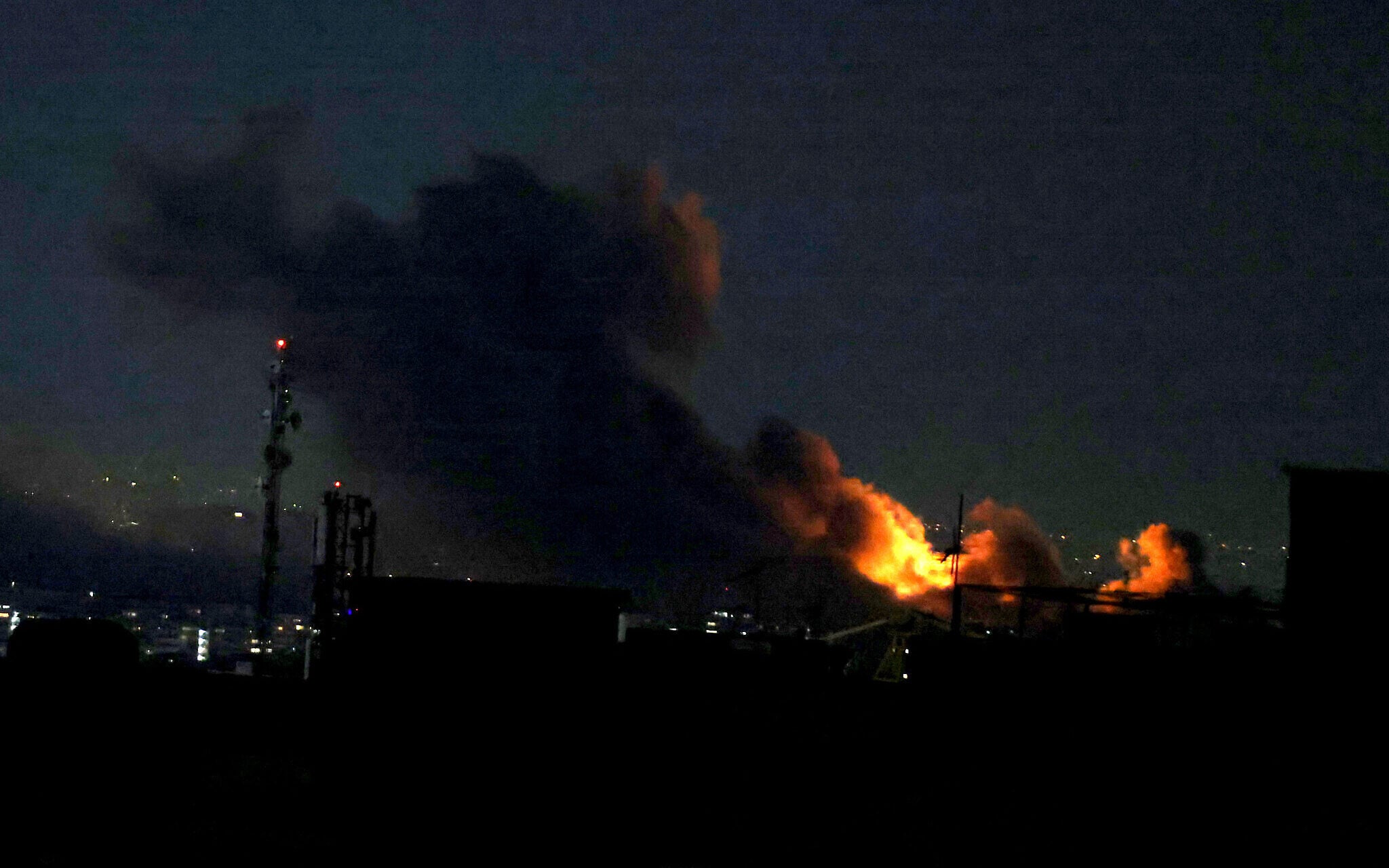 Blackouts hit parts of Tehran as Israel conducts strikes in Iran amid peace talks