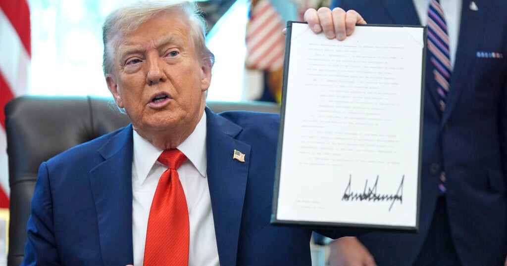 DOJ moves to drop charges against man who burned U.S. flag outside White House