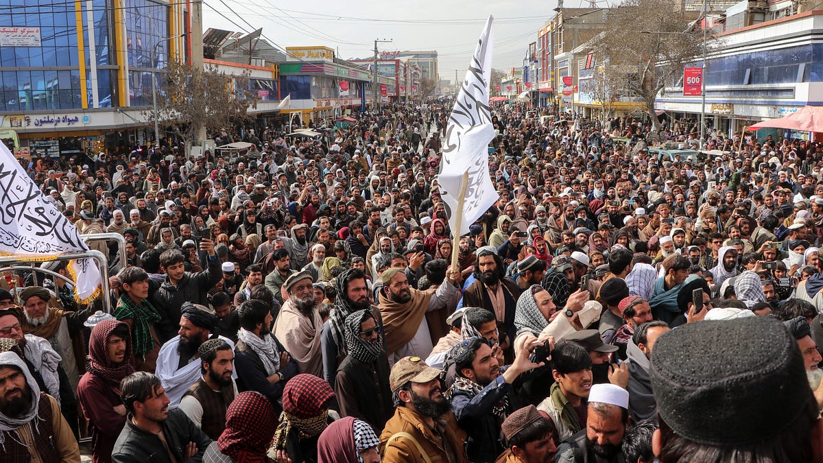 Dozens Killed and Thousands Displaced in Growing Pakistan-Afghan Border Conflict