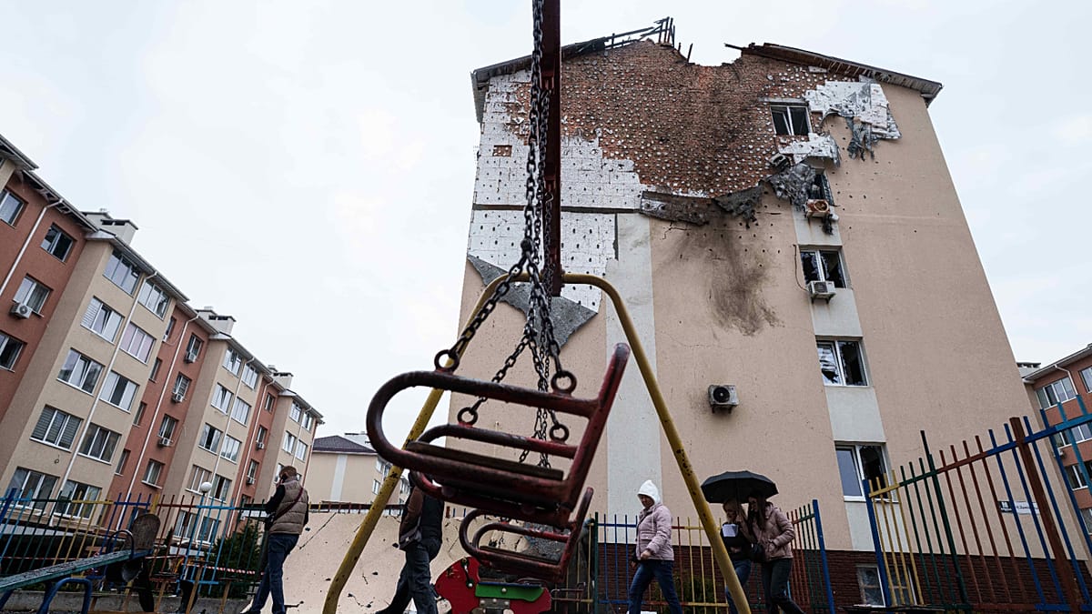 Fifteen dead in ‘massive’ Russian attack while Kyiv signals readiness for Easter ceasefire