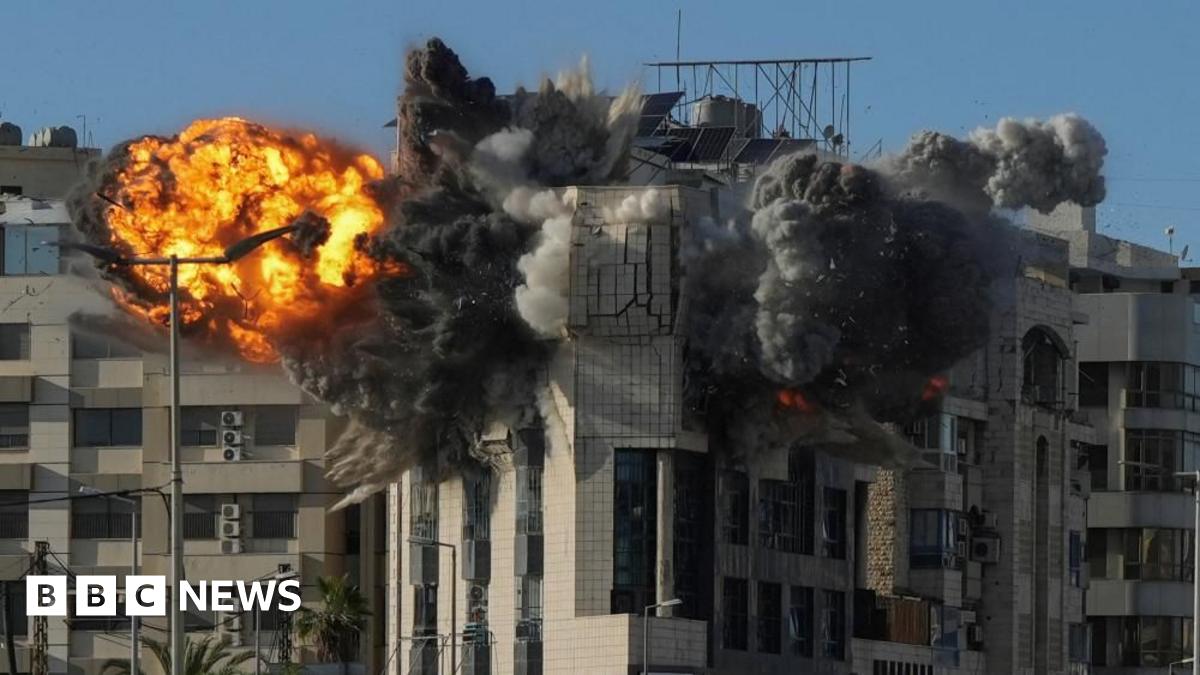 Trump says US will ‘leave’ Iran in two or three weeks whether ‘we have a deal or not’