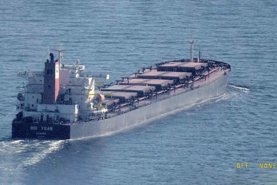 Sweden detained a ship sailing from Russia to Spain due to coal dust