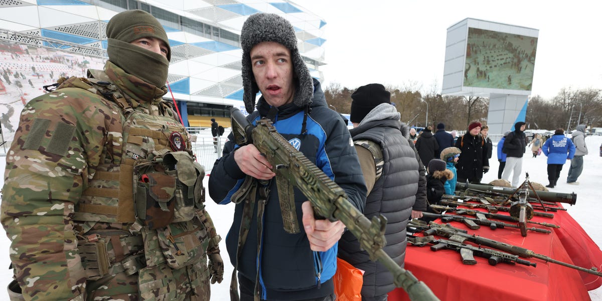 Russian Governor Orders Firms to Select Workers to Join Military